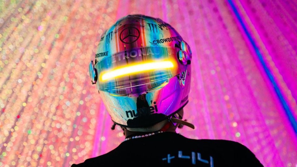Lewis Hamilton revela capacete mais espetacular de sempre