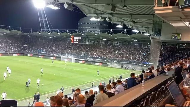Jogadores recolhem aos balneários