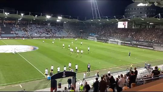 Jogadores austríacos entram para o aquecimento