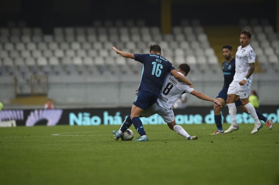 Destaques do V. Guimarães: Handel tentou remar contra a maré azul e branca