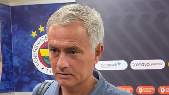 A reação imperdível de José Mourinho à provocação do Galatasaray