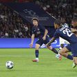 Desiré Doué em ação pelo PSG frente à Atalanta na Champions