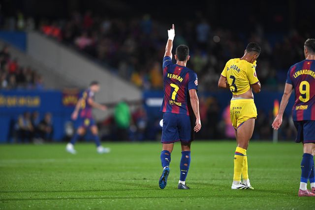 Rashford sai do castigo para ainda brilhar no triunfo categórico do Barcelona