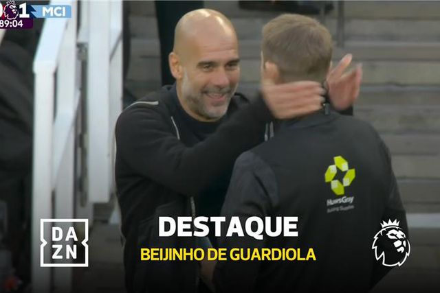 Da frustração a... dar um beijinho: a conversa de Guardiola com o árbitro