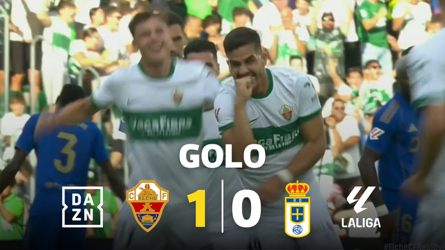 André Silva fica solto ao segundo poste e abre a contagem para o Elche