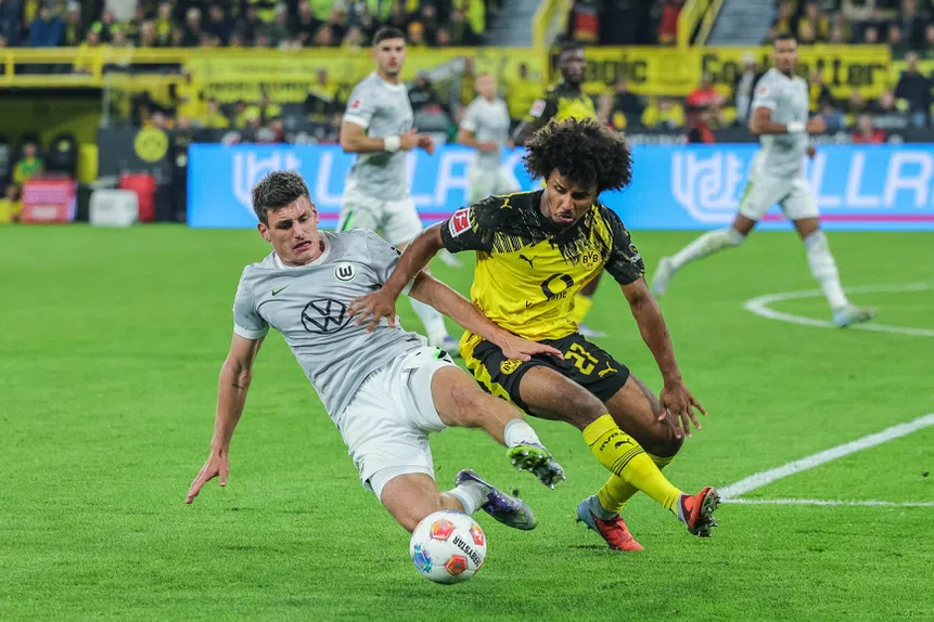 Adeyemi atira Wolfsburgo para as trevas!