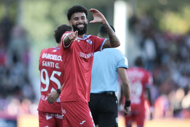 Galos metem a terceira e assaltam o pódio (crónica)