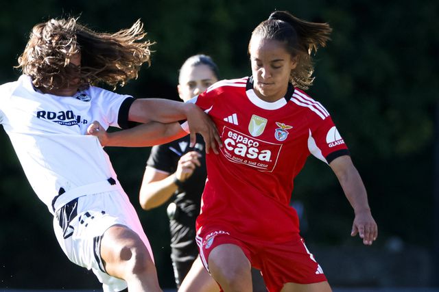 Benfica garante a primeira vitória 'era Ivan Baptista'... com goleada