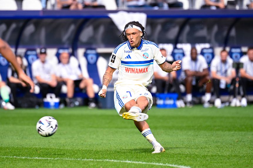 Diego Moreira, titular pelo Estrasburgo na deslocação ao terreno do Paris FC