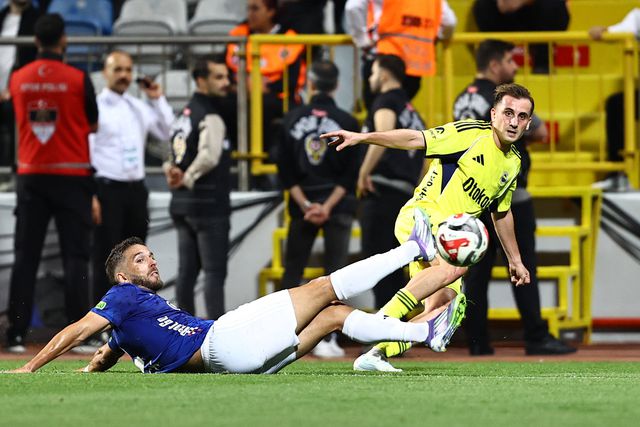 Turquia: Fenerbahçe volta a escorregar, João Pereira empata e Esgaio perde