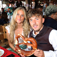 Jogadores do Bayern no Oktoberfest - Lennart Karl e a namorada Zoe Kappele - FC Bayern