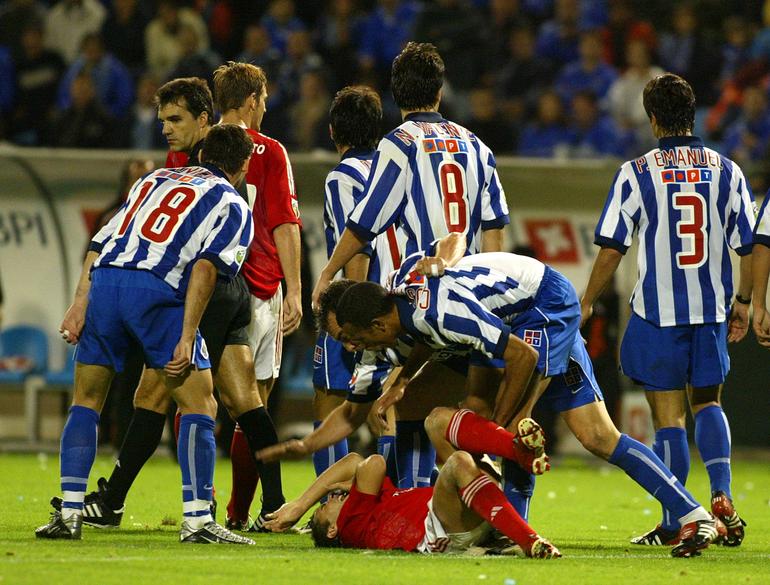 2002/2003, Liga: Jorge Costa (FC Porto). Expulso aos 39'. Resultado no momento da expulsão: 1-1. Resultado final: 2-1. Foto A BOLA