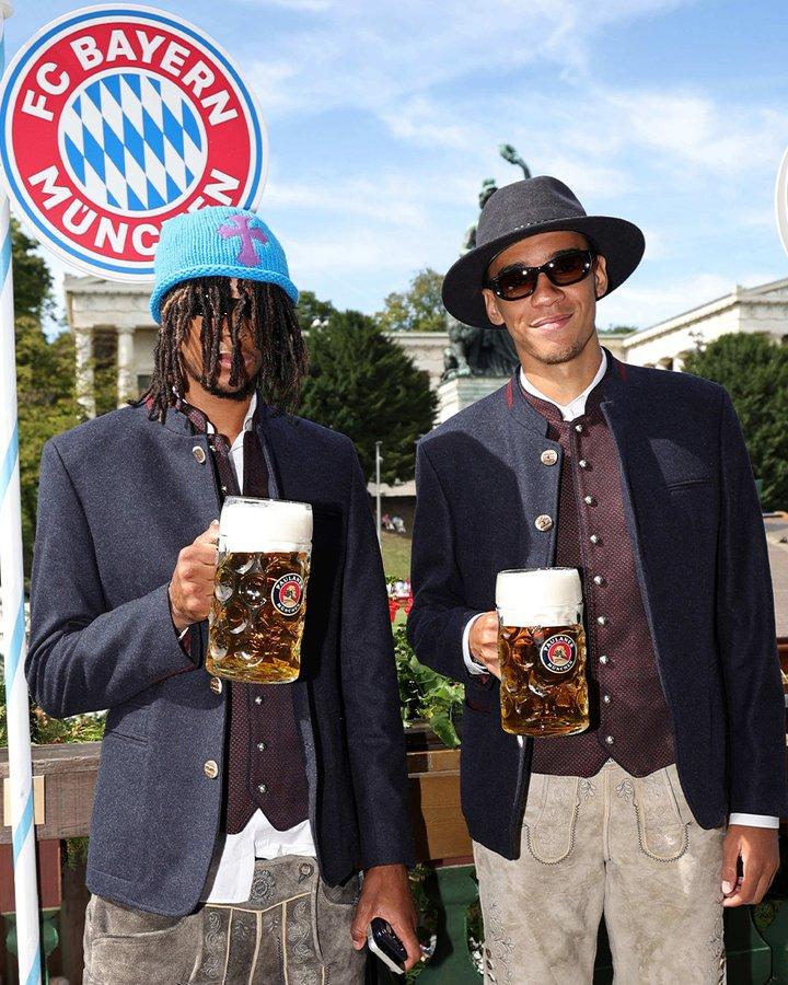 Jogadores do Bayern no Oktoberfest - Instagram