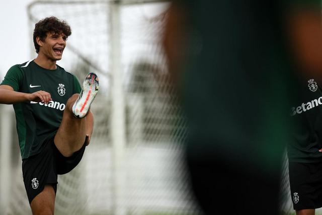 Eduardo Quaresma vai ser um dos seis jogadores do plantel que irá trabalhar com Rui Borges - Foto: SPORTING CP