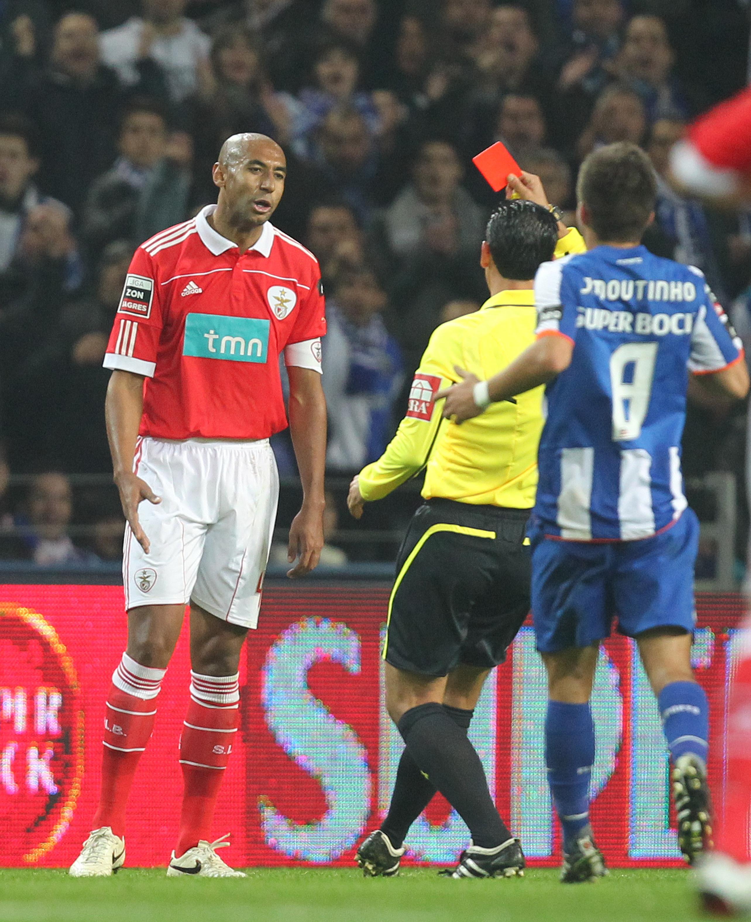 2010/2011, Liga: Luisão (Benfica). Expulso aos 66'. Resultado no momento da expulsão: 3-0. Resultado final: 5-0. Foto A BOLA