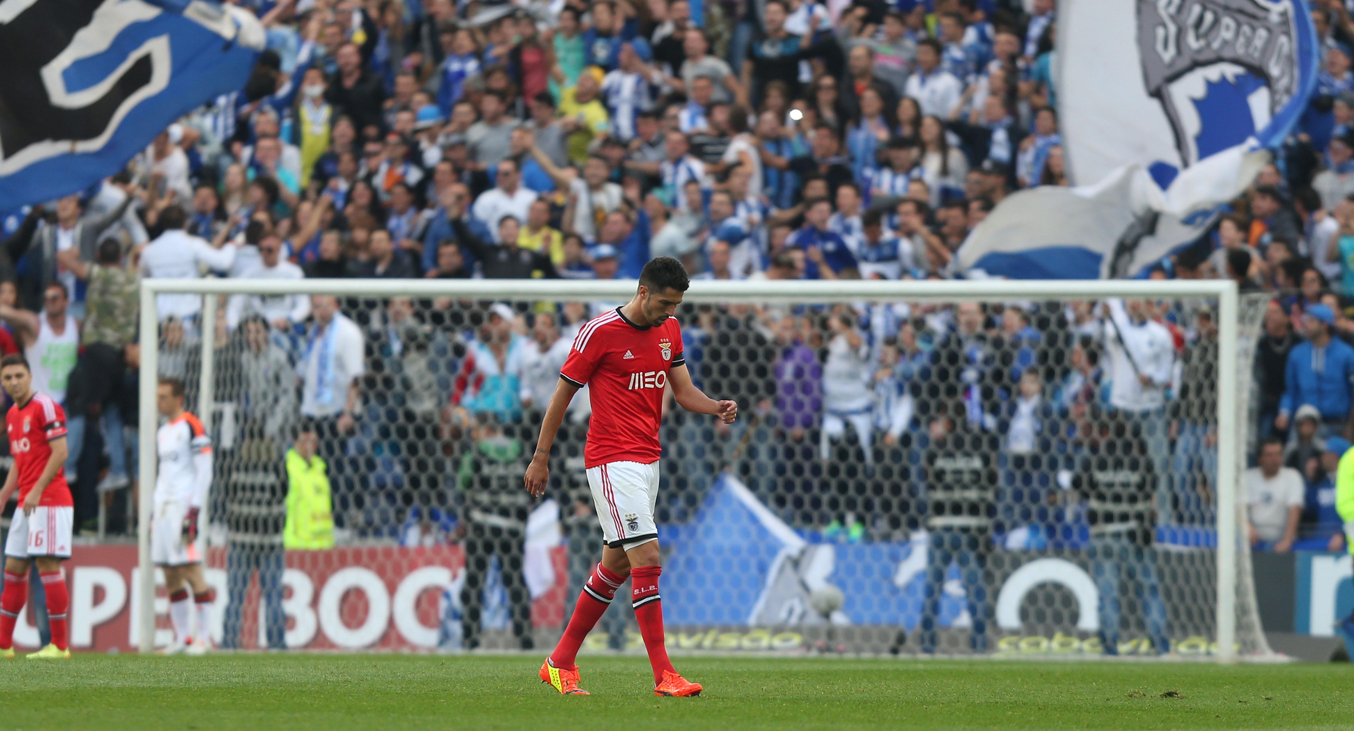 2013/2014, Taça da Liga: Steven Vitória (Benfica). Expulso aos 32'. Resultado no momento da expulsão: 0-0. Resultado final: 0-0 (3-4 gp). Foto A BOLA