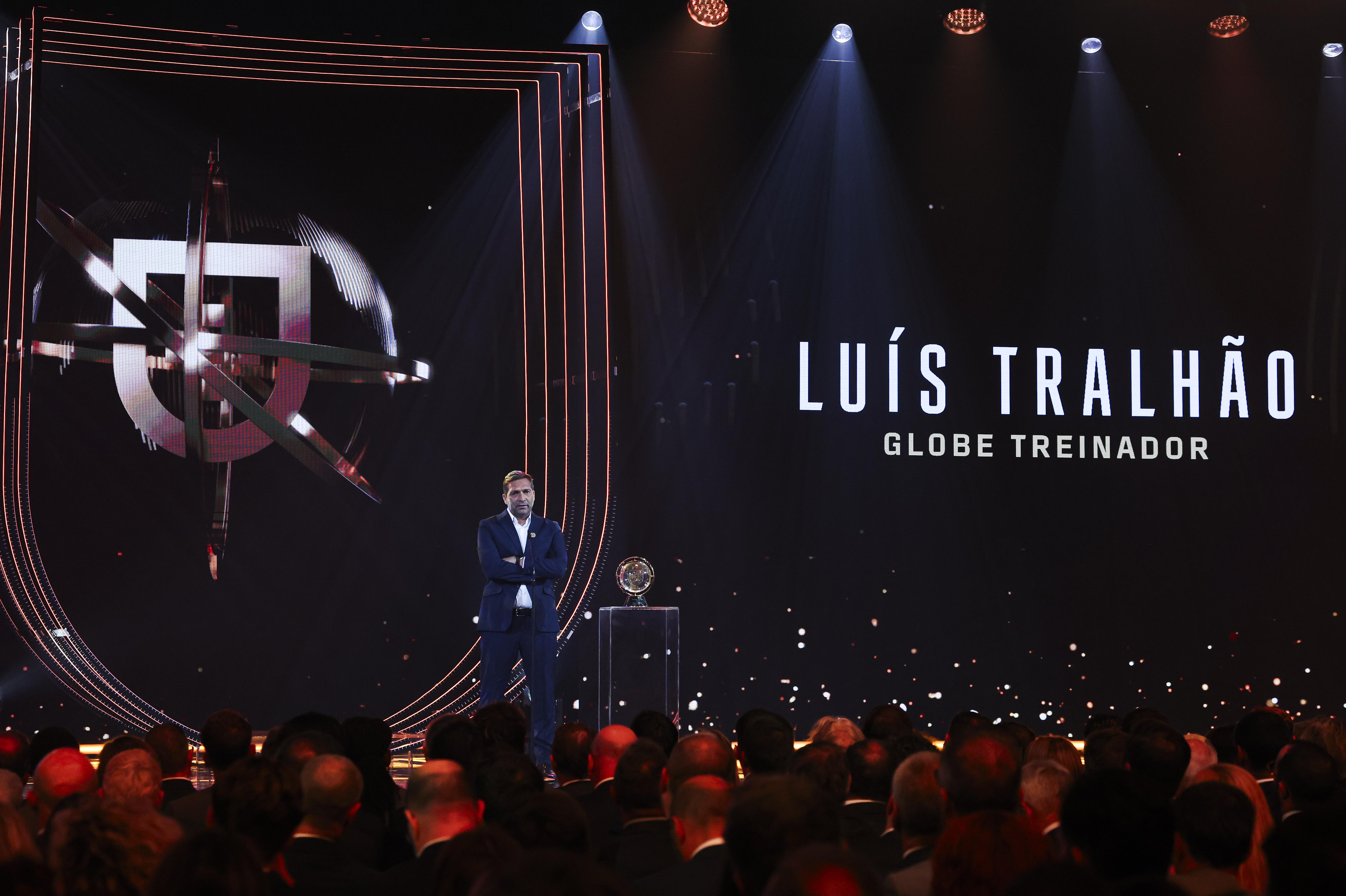 Luís Tralhão, treinador do Torreense, entre os galardoados - Foto: FPF