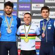 Filippo Ganna, Remco Evenepoel e Paul Seixas no pódio do Mundial       Fotografia Imago