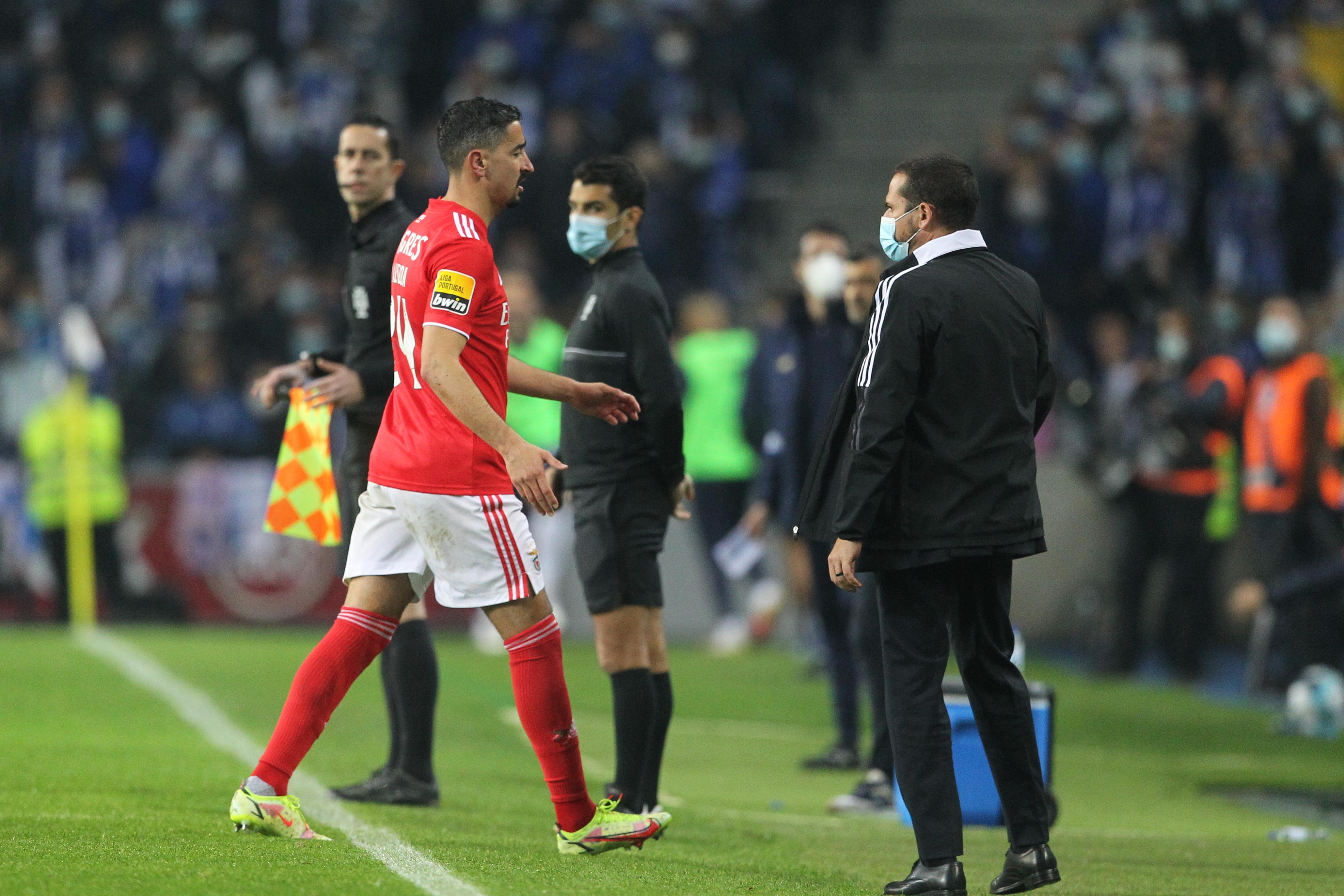 2021/2022, Liga: André Almeida (Benfica). Expulso aos 49'.  Resultado no momento da expulsão: 2-1. Resultado final: 3-1. Foto A BOLA