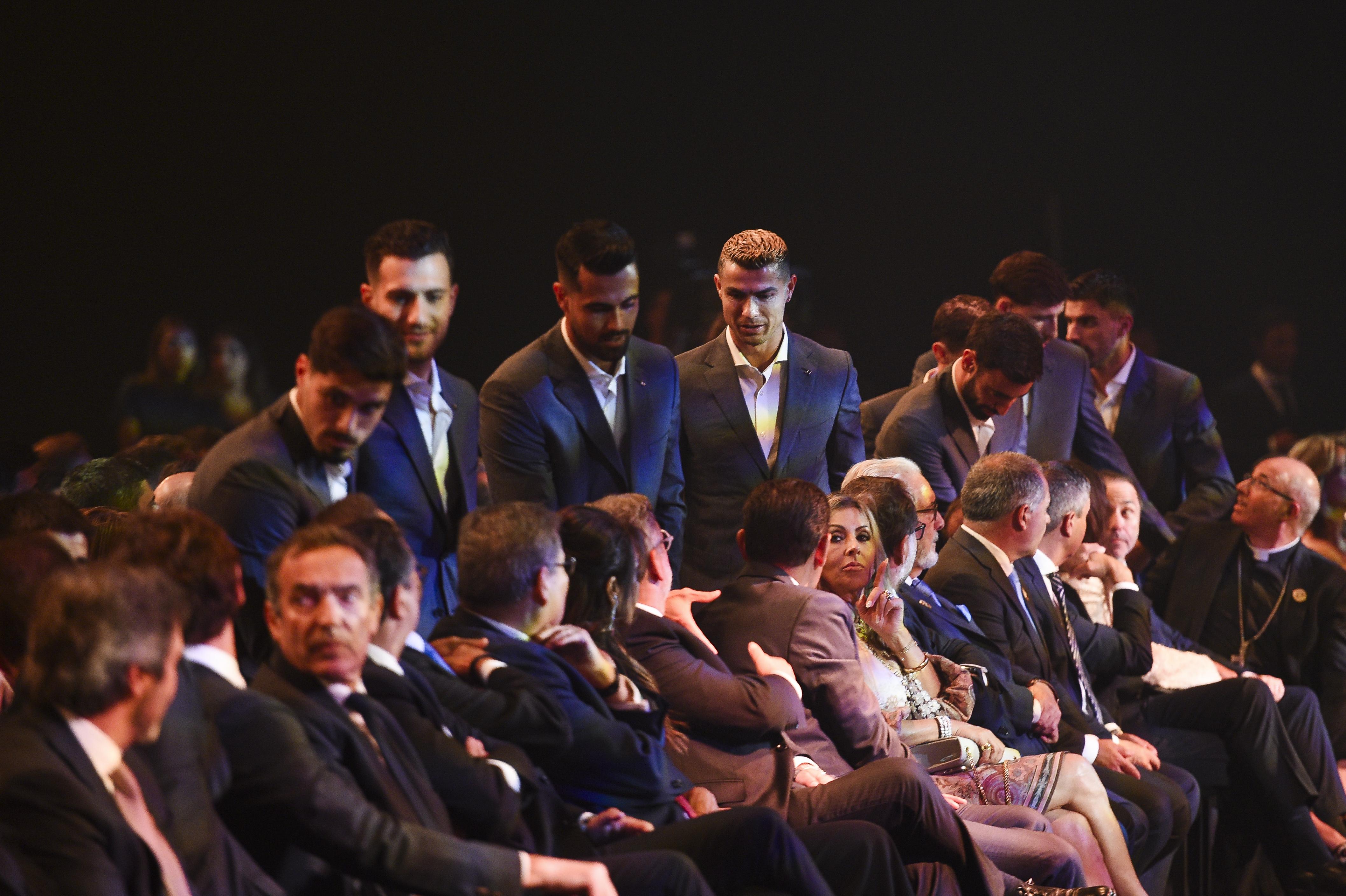 Pedro Neto, Dalot, Diogo Costa, Ronaldo, Bruno Fernandes, Bernardo Silva, Rúben Dias e Rúben Neves - Foto: FPF