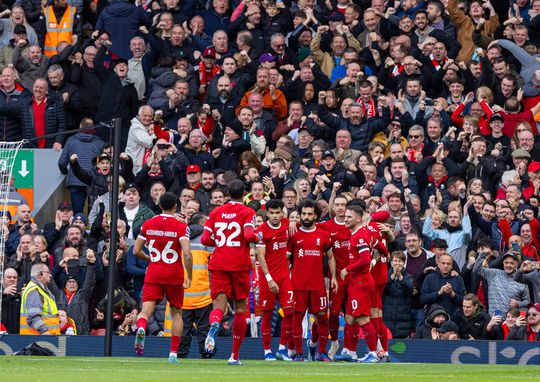 Salah bisa e Liverpool vence dérbi de Merseyside