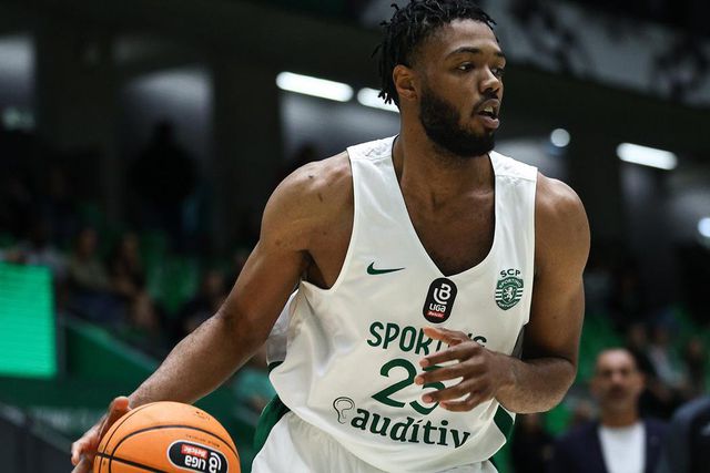 Sporting vence Lusitânia na estreia de Tyere Marshall