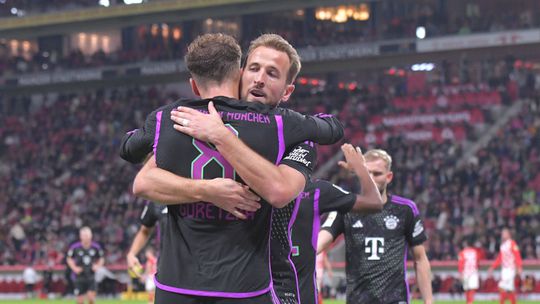 Bayern vence e continua na perseguição ao topo