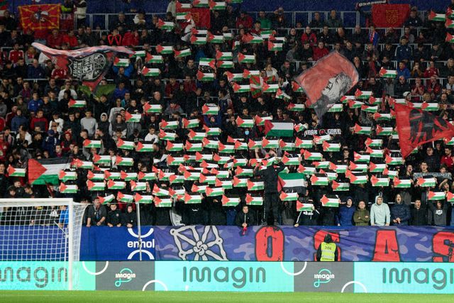 Bandeiras da Palestina e insultos a jogador israelita no Osasuna-Granada