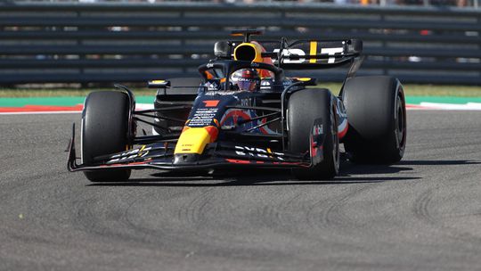 Verstappen bate Leclerc e alcança pole para a sprint race dos Estados Unidos