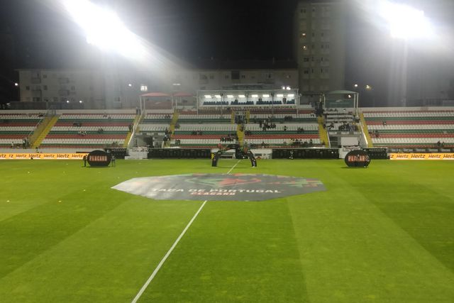 Estrela da Amadora-Casa Pia: respirar melhor... com o oxigénio do vizinho