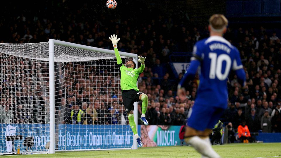 VÍDEO: Intencional? Mudryk faz 2-0 para o Chelsea com uma chapelada