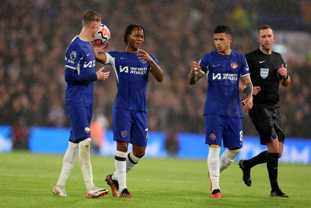 VÍDEOS: Palmer e Sterling queriam bater penálti… chegou Enzo e decidiu