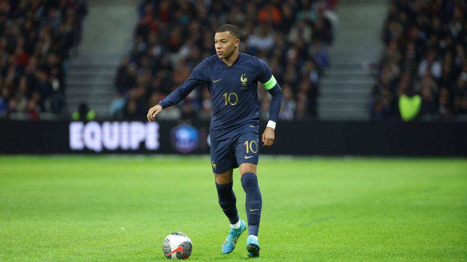 A camisola do PSG mais vendida esta época... não é de Mbappé