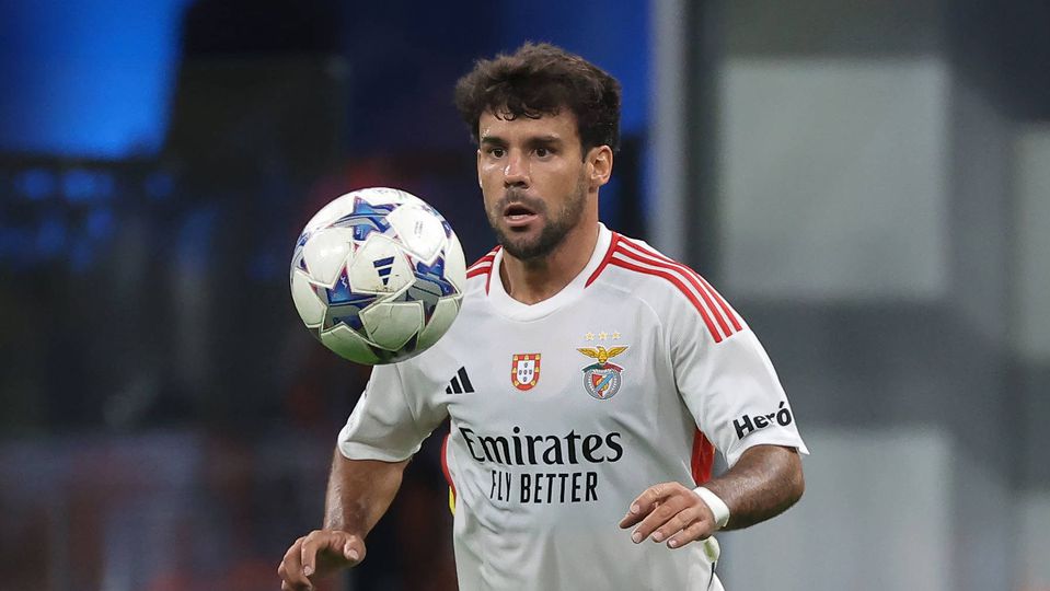 Bernat parte na frente de Jurásek