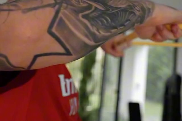 Guarda-redes do Benfica a dar no duro