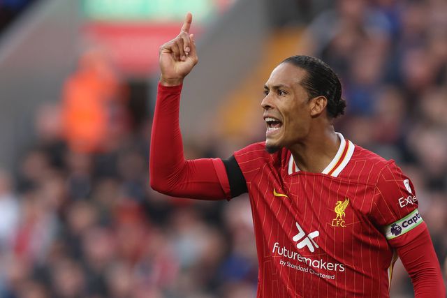 Vand Ijk, durante um jogo, dando indicações aos colegas