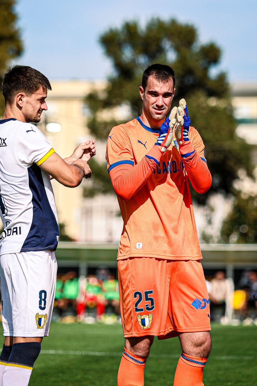 Lazar Carevic, guarda-redes que substituiu Zlobin na baliza do Famalicão