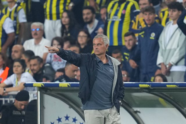 Presidente do Besiktas 'responde' a Mourinho e fala de João Mário: «Não nos arrependemos»