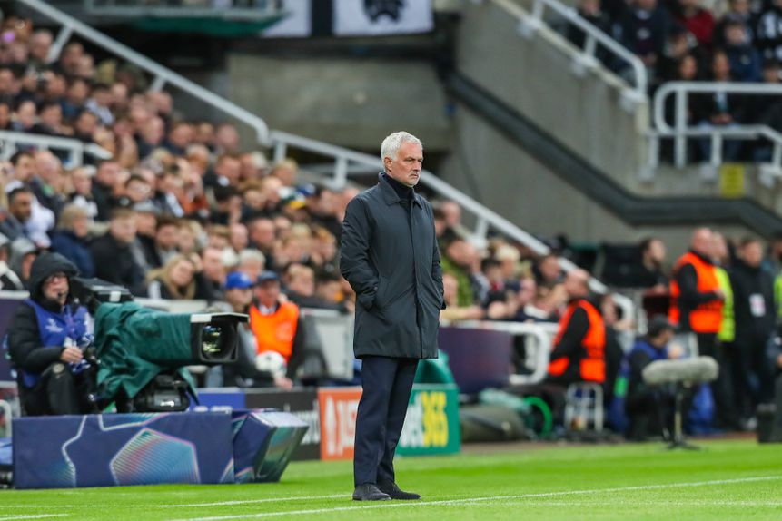 José Mouriunho, treinador do Benfica, na partida da UEFA Champions League com o Newcastle - Foto: Imago