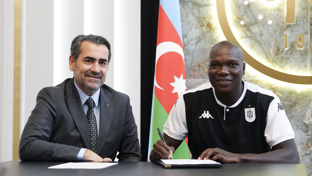 Aboubakar assinou por um ano, mais um de opção, pelo Neftchi