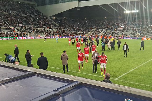 Otamendi recusa falar na 'flash' após derrota do Benfica em Newcastle