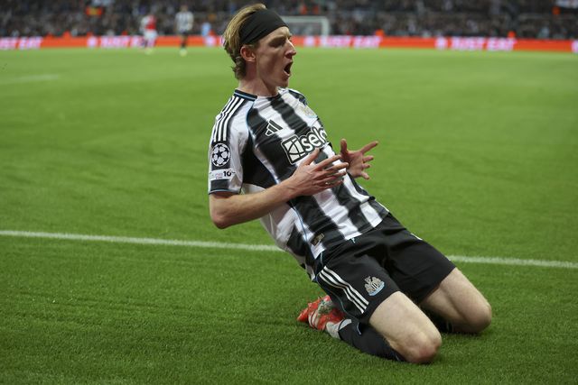 O festejo de Anthony Gordon - Foto: IMAGO