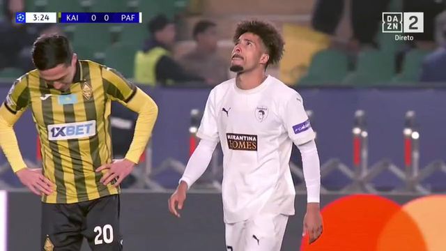 Ex-Chaves e V. Guimarães expulso logo ao minuto 3 na Champions!