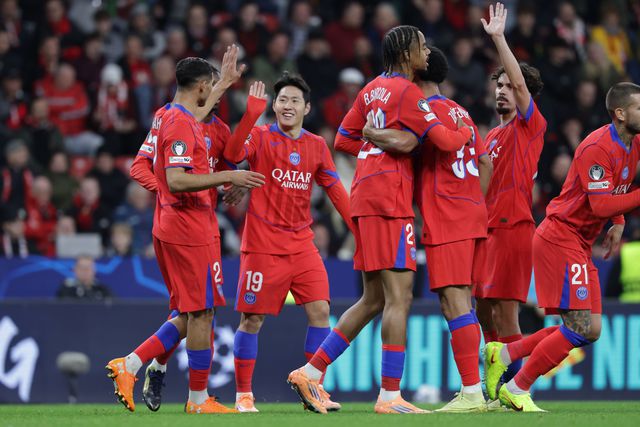 PSG esmaga Leverkusen com exibições portuguesas de luxo