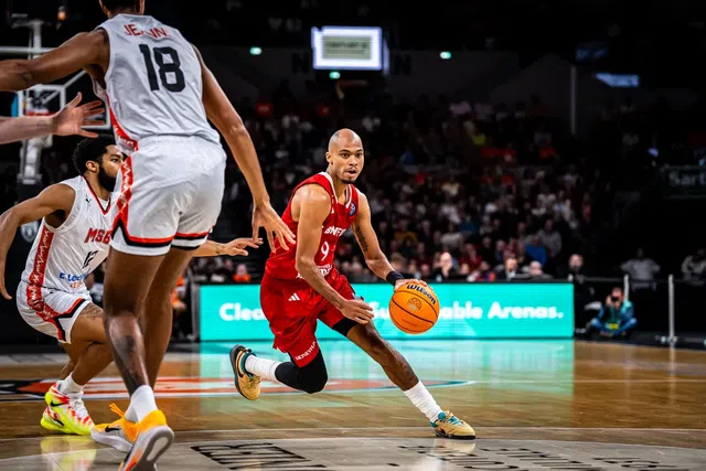 Geno Crandall e Aaron Broussard, ambos com 19 pontos, foram os melhores marcadores das águias