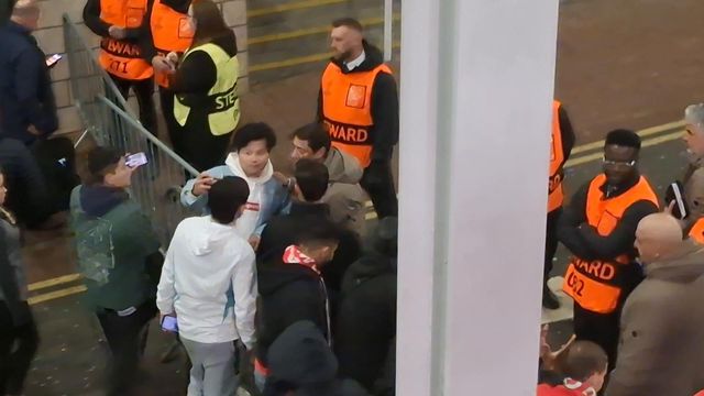 Rui Costa deixa estádio do Newcastle sob aplausos