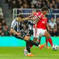 Richard Ríos em ação no duelo entre Newcastle e Benfica