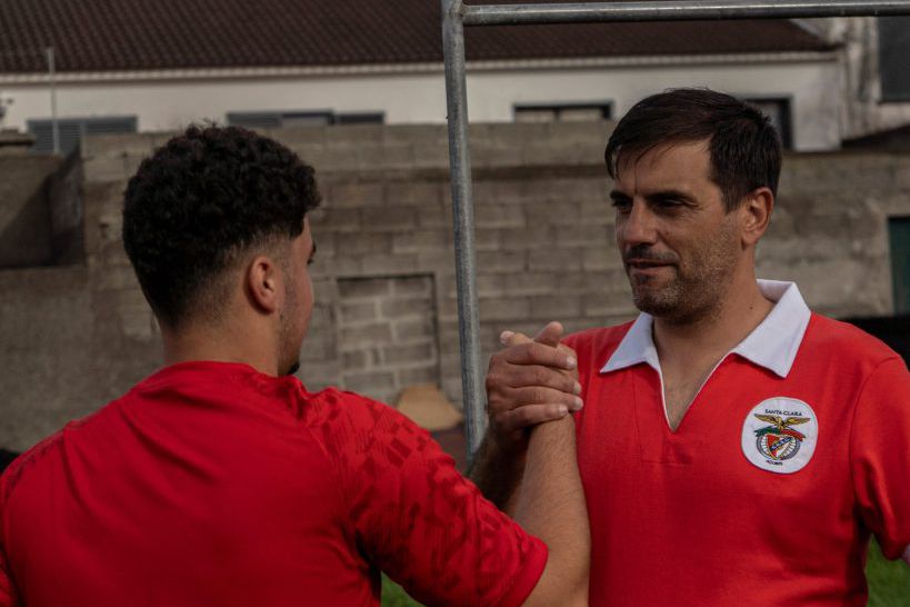 Clemente, antigo avançado do Santa Clara, apresentou a nova camisola. - Foto: SANTA CLARA