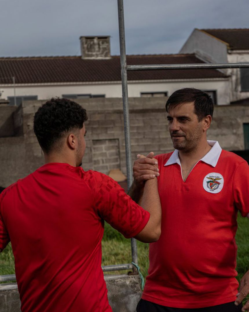 Clemente, antigo avançado do Santa Clara, apresentou a nova camisola. - Foto: SANTA CLARA