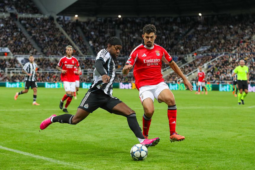 Tomás Araújo foi a surpresa reservada por José Mourinho para a partida com o Newcastle — Foto: IMAGO